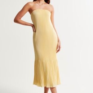 The A&F Giselle Pleat Release Midi Dress